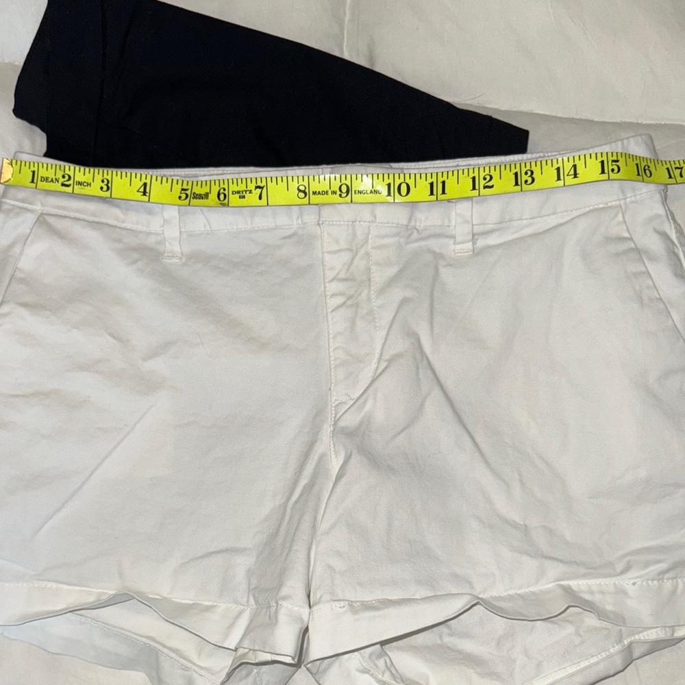 Old Navy Women's White Shorts. 8